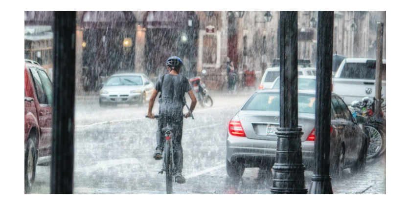 9 astuces pour braver la pluie en vélo électrique